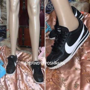 Womens 6.5 NIKE swoosh Classic Cortez sportwear black and white sneakers shoes